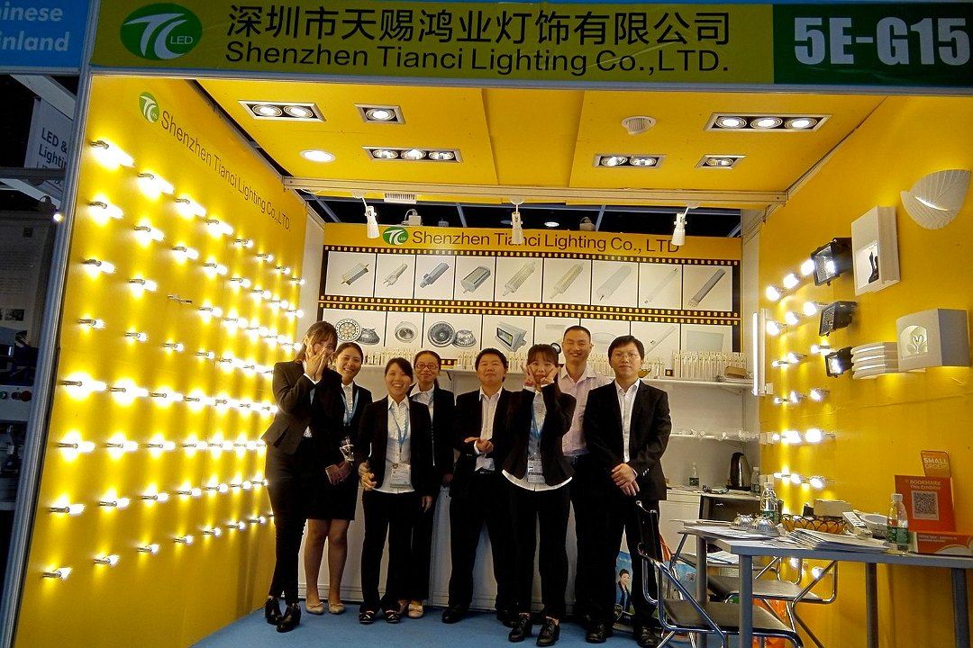 جناح المعرض التجاري 5E-G15 لشركة Shenzhen Tianci Lighting Co., Ltd.، جناح أصفر مع …